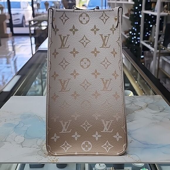 NEW!! RARE!!! Louis Vuitton Giant Monogram ONTHEGO MM Sunset Kaki Tote Bag Purse - Picture 4 of 16